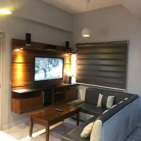 3Br 70Sqm Free Internet, Penthouse Unit In Ermita, Manila Near Us Embassy Apartment