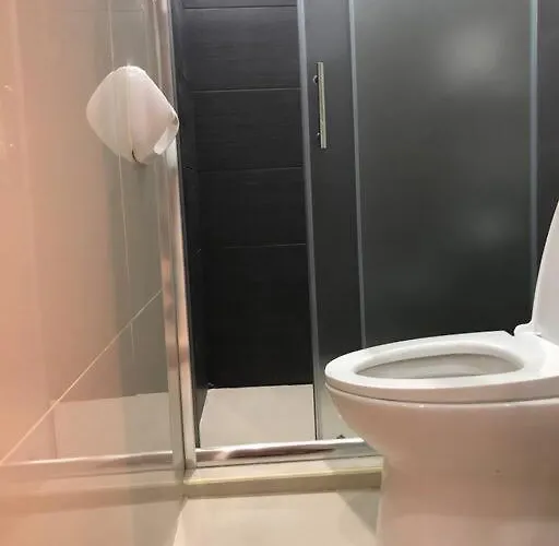 Appartement 3br 70sqm Free Internet, Penthouse Unit In Ermita, Near Us Embassy Manille